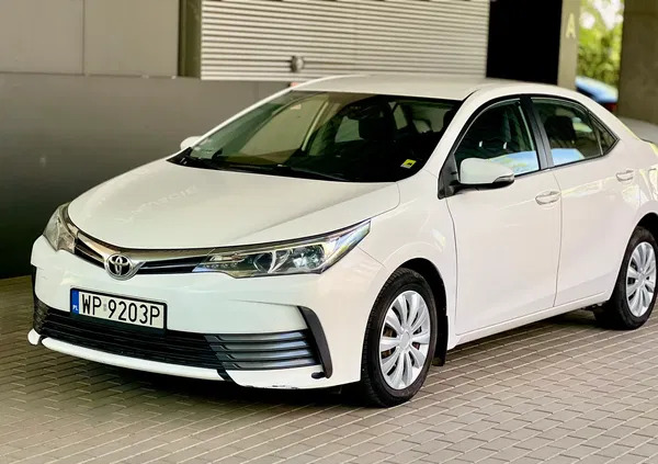 samochody osobowe Toyota Corolla cena 33000 przebieg: 254000, rok produkcji 2016 z Warszawa